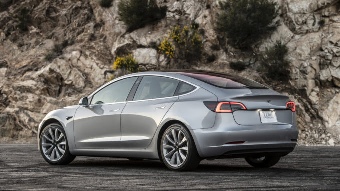 TeslaNovinky.cz – Elon Musk vyvolal velké emoce s financováním Tesly