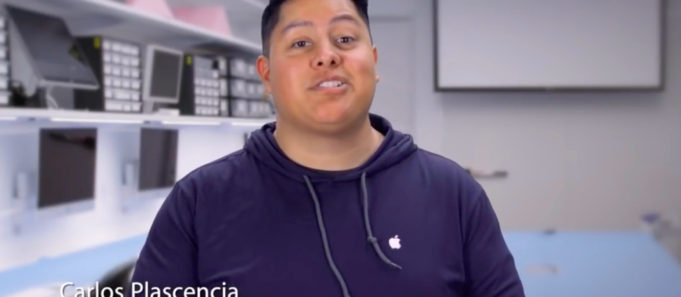 Unikly interní videa oprav iPhone X, iMac Pro a MacBooku Pro