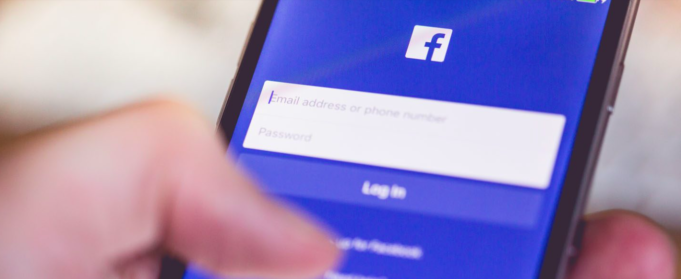 Facebook vyvíjí zjednodušenou aplikaci Messenger 4