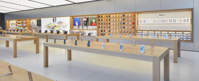 Apple překonal prodej iPhonů v USA i při čekání na nové modely