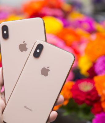 Podívejte se na video, které představuje všechny skvělé funkce iPhone Xs Max
