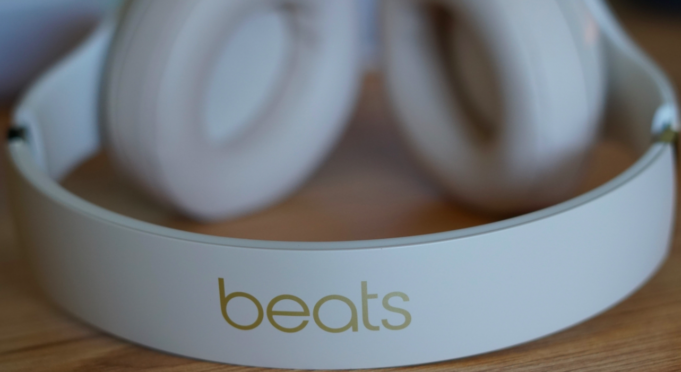 Apple vrátil do prodeje některá sluchátka Beats z limitovaných kolekcí