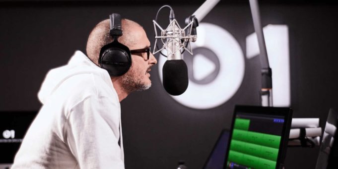 DJ Zane Lowe nedávno poskytl rozhovor o stavu Apple Music ve srovnání s hlavní konkurencí