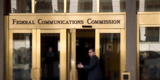 FCC v současné době plánuje pozastavit většinu svých služeb