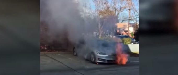 TeslaNovinky.cz – Model S začal hořet v garáži