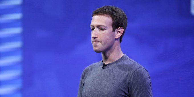 Mark Zuckerberg plánuje spojit tři odlišné služby pro zasílání zpráv, aby byly navzájem kompatibilní