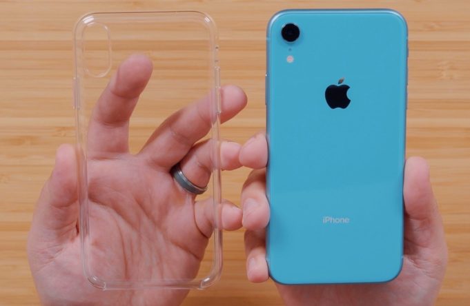 Apple představil nové průhledné pouzdro pro iPhone XR, podívejte se na první dojmy