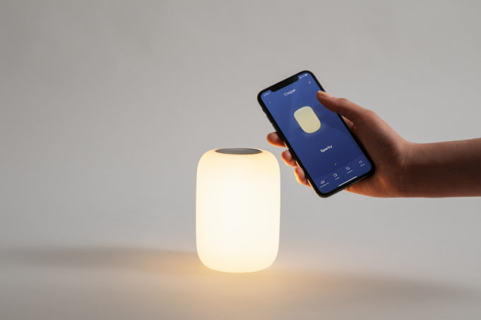 Společnost Casper představila své nové inteligentní světlo ve tvaru HomePodu