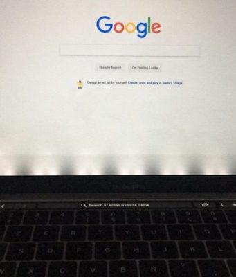 Několik uživatelů zaznamenalo problémy s podsvícením displeje v MacBooku Pro 2016 a novějším