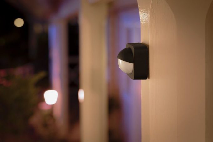 CES 2019 – Philips Hue přináší venkovní osvětlení a senzor pohybu
