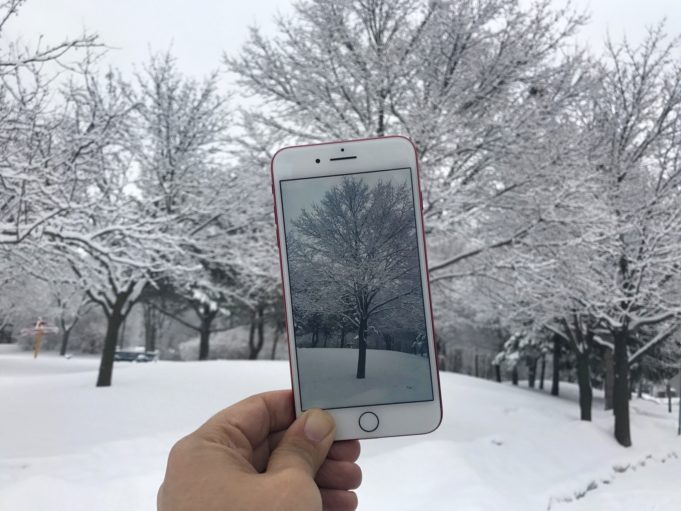 Vybíjí se ti iPhone v zimě příliš rychle nebo se ti úplně vypíná? Proč je tomu tak?