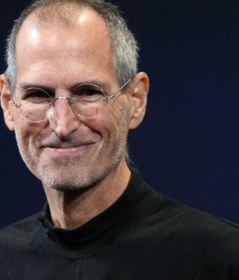 Historie – Steve Jobs před 13 lety představil první iPhone