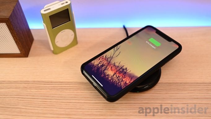 Pouzdra Juice Pack Acces pro iPhone XS, XS Max a iPhone XR jsou k dispozici pro zakoupení