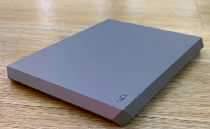 Společnost LaCie nedávno představila nový externí disk, který nabízí až 2TB úložného prostoru
