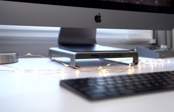 Video – Hliníkový stojan na iMac nabízí šikovné vstupy a výstupy