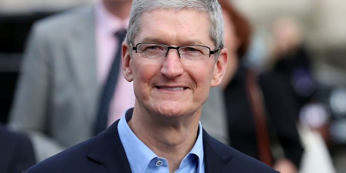 Tim Cook se na Twitteru vyjádřil ke střelbě v Texasu a Ohiu