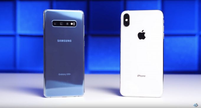iPhone XS Max nebo Samsung Galaxy S10+, který je odolnější?