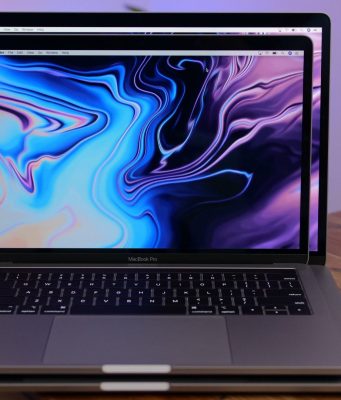 Video – Uživateli v běžném provozu explodoval a začal hořet MacBook Pro