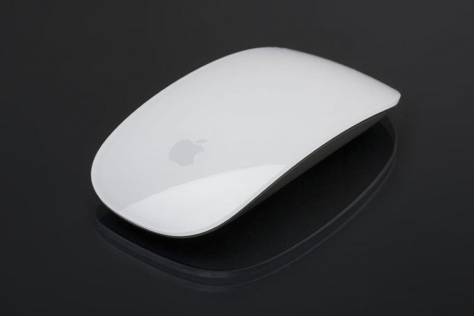 Apple vytvořil prototyp Magic Mouse, která se ovládá kombinací dotykových, hlasových ovládání a gest rukou