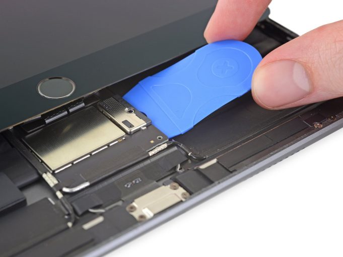 iFixit poskytl fotografie rozebraného iPadu Air