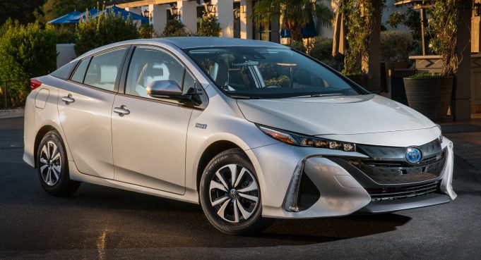První Toyota Prius s podporou CarPlay přijde v roce 2020