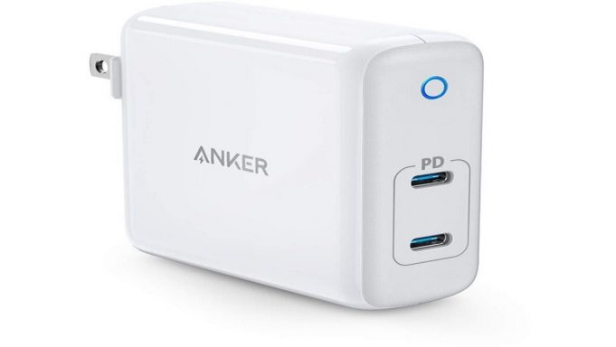 Společnost Anker přisla s napájecím adaptérem PowerPort Atom PD 2, který to hraje na kompaktnost a výkonnost