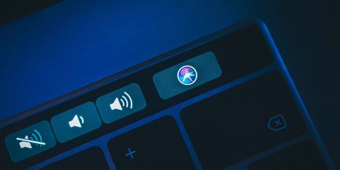 Inteligentní hlasové asistentky jako Siri jsou napadány jako sexistické