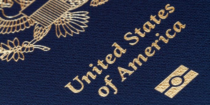 ACLU tvrdí, že američtí pohraniční úředníci zneužívají pravomoci prověřovat smartphony a notebooky