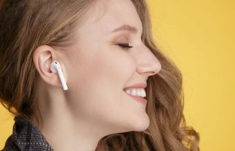Apple dominuje bezdrátovému trhu se svými AirPods