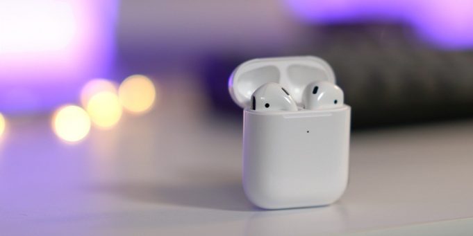 AirPods vs Galaxy Buds: Apple prohrává ve více aspektech