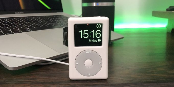 Elago W6 – stojánek na Apple Watch, který vypadá jako iPod