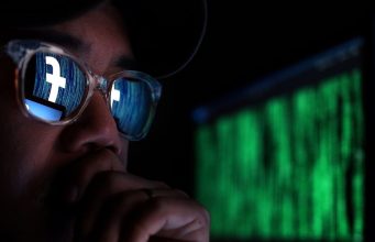 Facebook varoval před rizikem narušení bezpečnosti zaměstnance, ale ne své uživatele