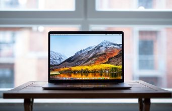 Intel se chystá na bitvu o nejdelší výdrž baterie s ARM