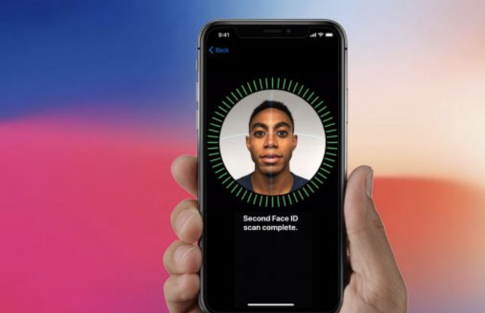 Dostat se do zamčeného iPhonu je možné, postačí vám pouze lepící páska