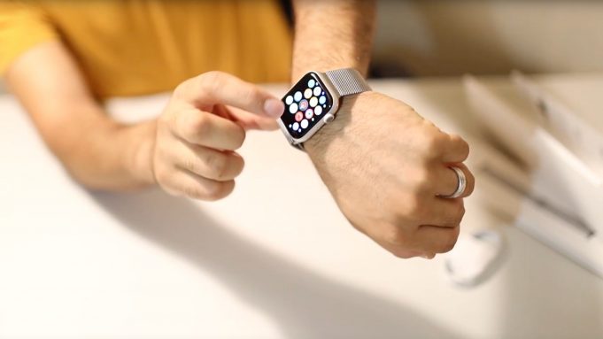 Podívejte se na videa Apple Watch Series 5, jak opravdu vypadají?