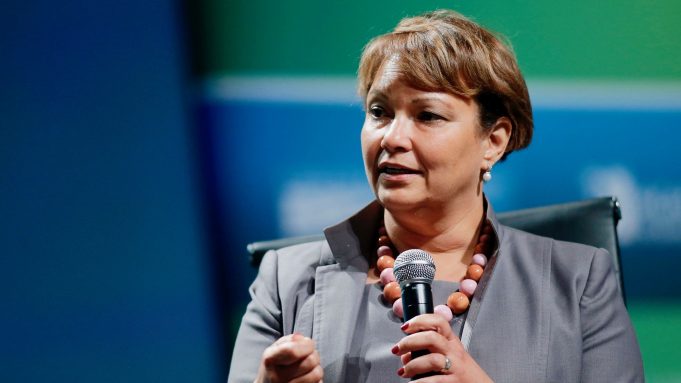 Lisa Jackson poskytla rozhovor o obnovitelné energii a dalších aktivitách společnosti
