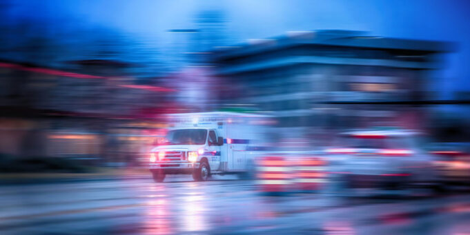 Technologičtí giganti musejí služby, které automaticky uskutečňují tísňové volání, konzultovat s pohotovostními službami