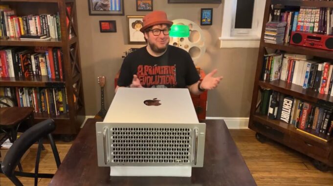 Podívejte se na 37minutový unboxing Macu Pro