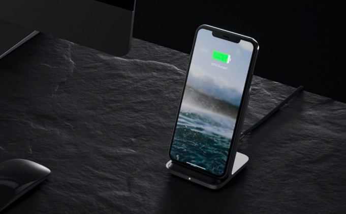 Nomad představil bezdrátovou nabíječku, kterou lze použít také jako stojan