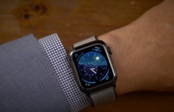 Apple doporučuje zákazníkům, aby při zaslání Apple Watch do servisu odstranili řemínky
