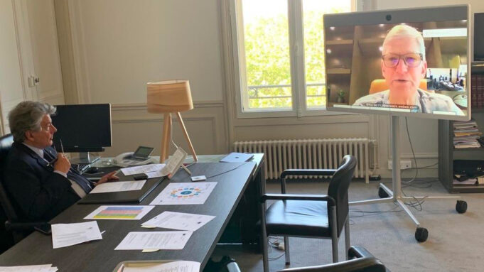 Tim Cook hovořil s představitelem EU o sledování kontaktů