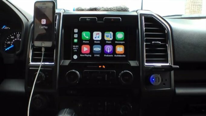 Ford představil nový pick-up F-150 s podporou CarPlay, systémem SYNC 4 a další
