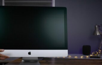 Někteří uživatelé mají problém s displejem 27palcového iMacu 2020