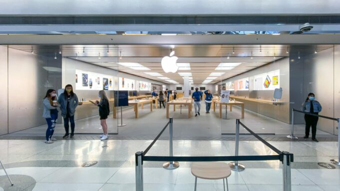 Apple Oakridge ve Vancouveru v Britské Kolumbii byl v sobotu trvale uzavřen