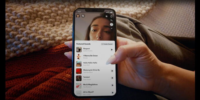Díky nové funkci Snapchat Sounds můžete přidávat hudbu do snímků i do příběhů v aplikaci Snapchat