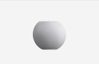HomePod mini je vybaven neodnímatelným napájecím kabelem, který má konektor USB-C