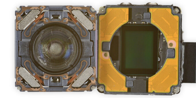 Opravu nebo výměnu fotoaparátů nových iPhonů nelze provést bez přístupu k nástroji Apple