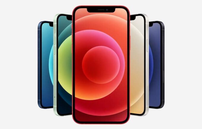 Tim Cook vidí prodej nových iPhonů optimisticky