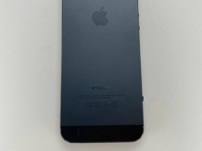 Podívejte se na obrázky prototypu iPhone 5s v nevydané černé a břidlicové barvě