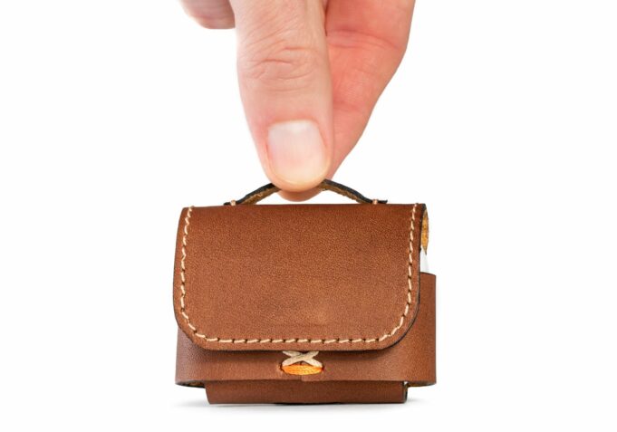 Společnost Pad & Quill představila nová kožená pouzdra pro AirPods Max a AirPods Pro